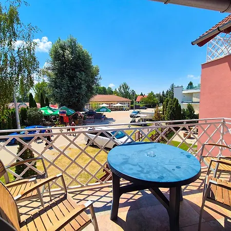 מלון דירות Ildiko Apartmanhaz