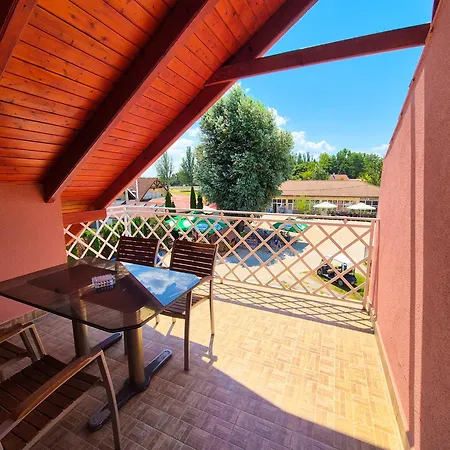 מלון דירות Ildiko Apartmanhaz זמראדי