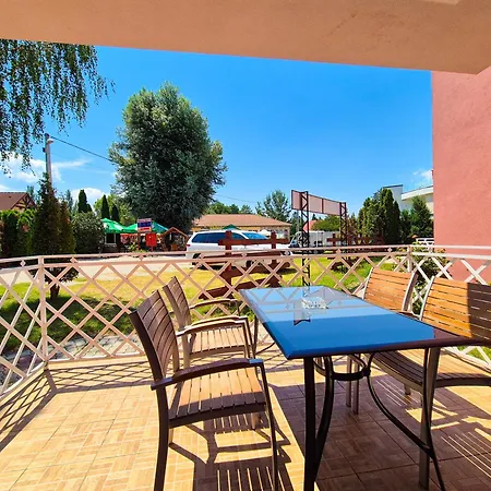 Ildiko Apartmanhaz זמראדי