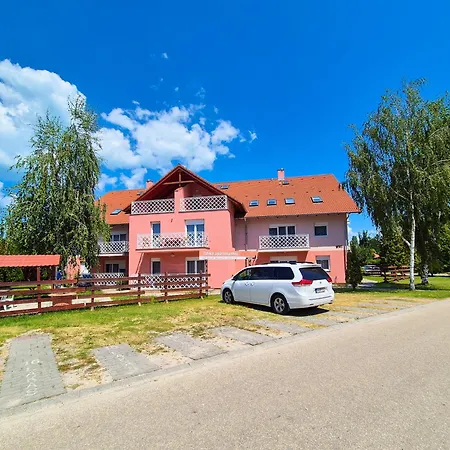 Апарт-отель Ildiko Apartmanhaz