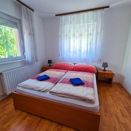 Ildiko Apartmanhaz 3* Замарди