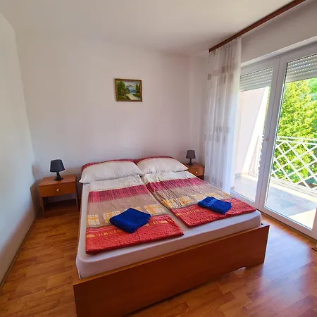 Ildiko Apartmanhaz מלון דירות 3*