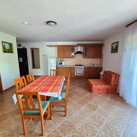 מלון דירות Ildiko Apartmanhaz 3*
