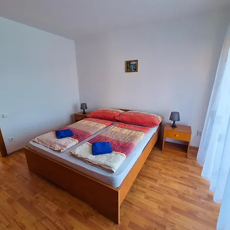 Ildiko Apartmanhaz זמראדי