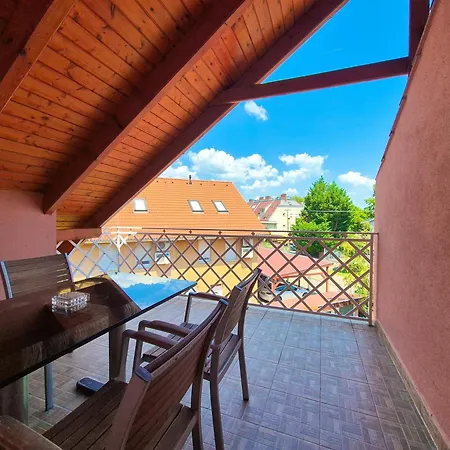 Ildiko Apartmanhaz 3* Замарди