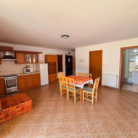 מלון דירות Ildiko Apartmanhaz זמראדי