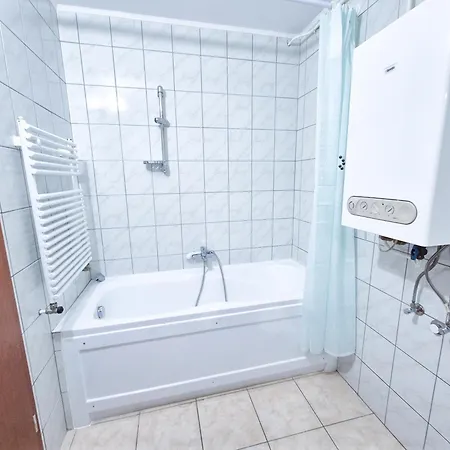 Ildiko Apartmanhaz מלון דירות זמראדי