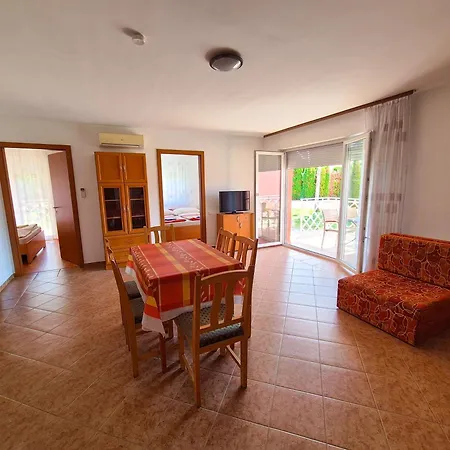 מלון דירות Ildiko Apartmanhaz 3*
