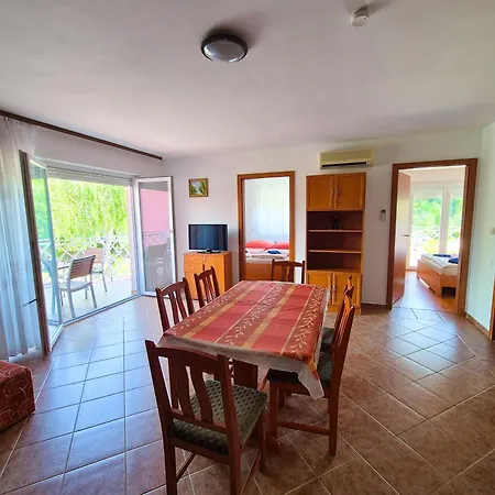 Ildiko Apartmanhaz מלון דירות