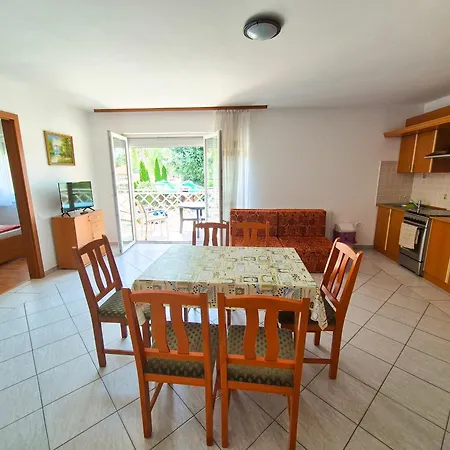 Ildiko Apartmanhaz מלון דירות 3*