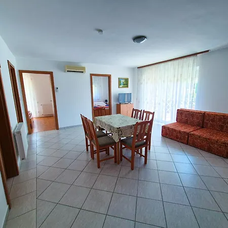 מלון דירות Ildiko Apartmanhaz 3*