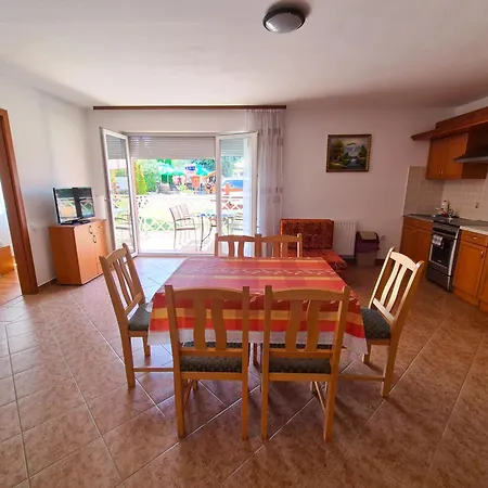 Ildiko Apartmanhaz Апарт-отель Замарди